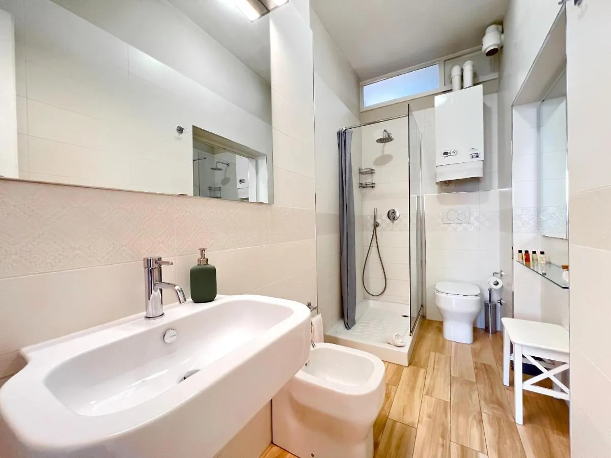 Colosseum House - Private Rooftop, Jacuzzi Hot Tub & View Rome