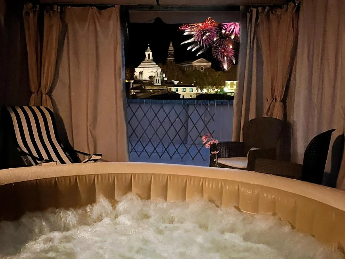 Apartment Colosseum House - Private Rooftop, Jacuzzi Hot Tub & View Rome