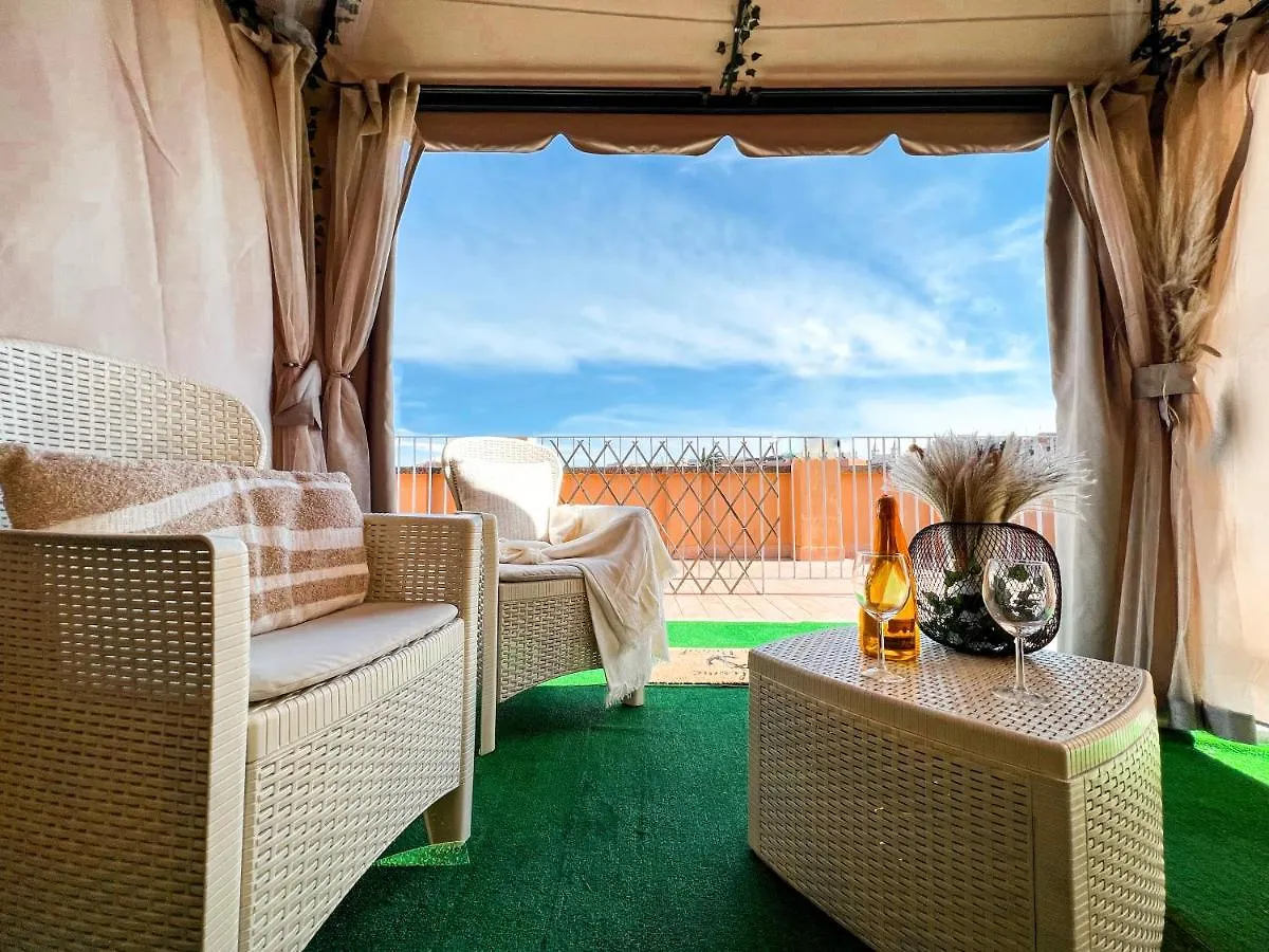 Colosseum House - Private Rooftop, Jacuzzi Hot Tub & View Rome 0*,