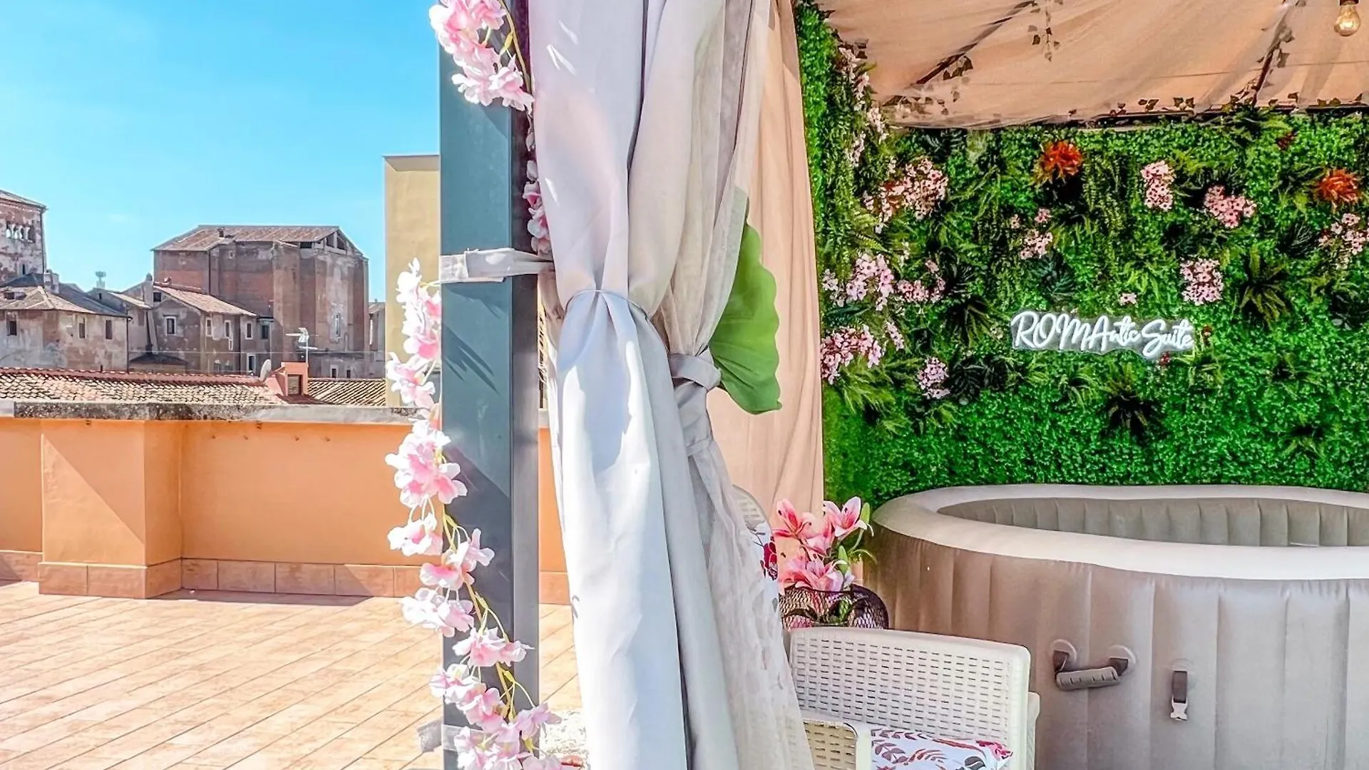 Apartment Colosseum House - Private Rooftop, Jacuzzi Hot Tub & View Rome Italy